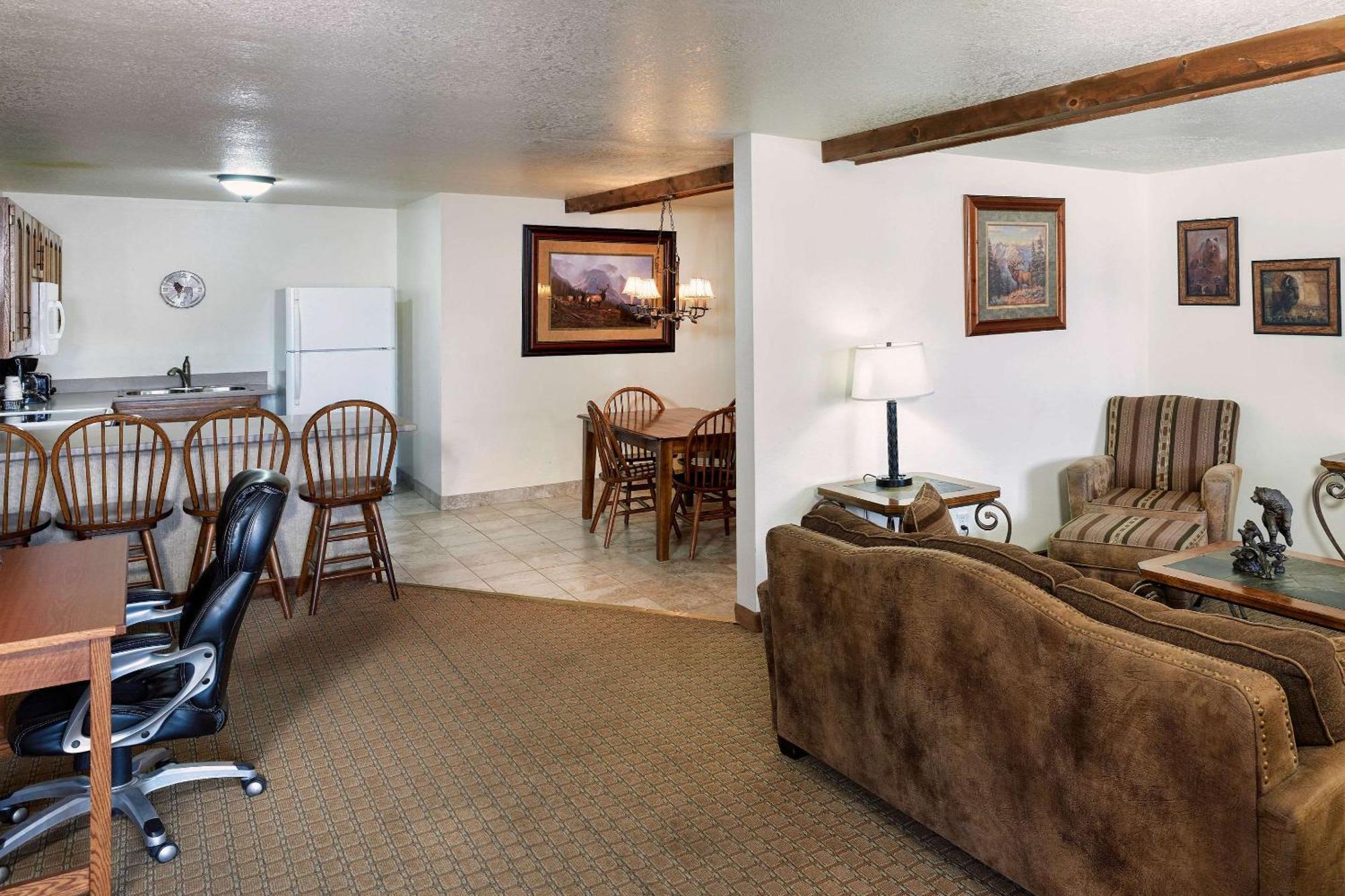The Ridgeline Hotel At Yellowstone, Ascend Hotel Collection Gardiner Exterior foto